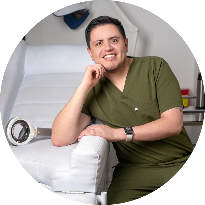 Dr. David Lucero, dermatólogo en Quito