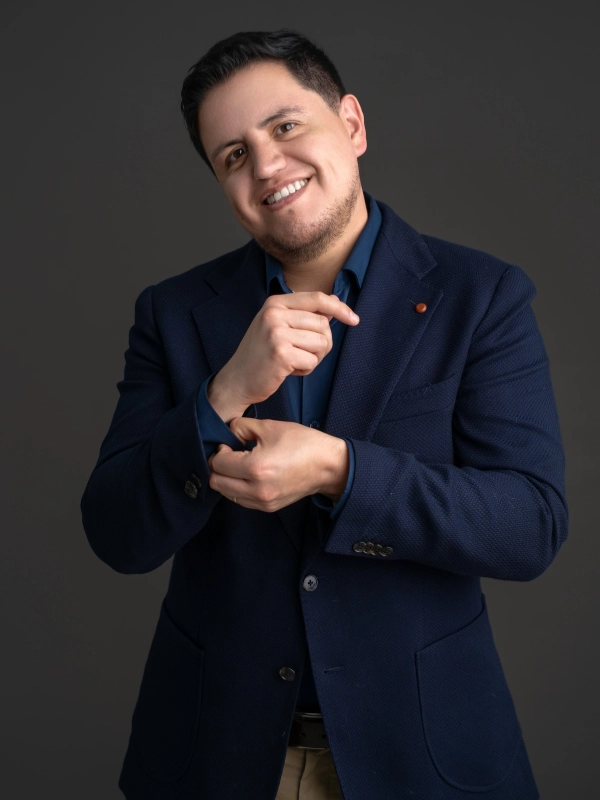 Dr. David Lucero, dermatólogo en Quito